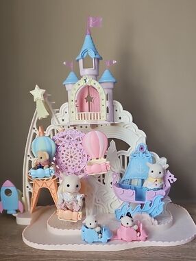 Calico Critters Amusement Park Playset - Pink & Blue + 5 Critters